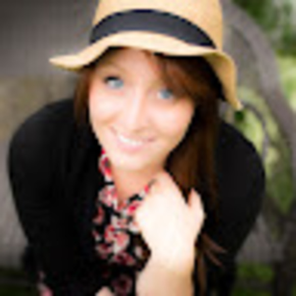 Meet your Posher, Elaine - Picture 1 of 1